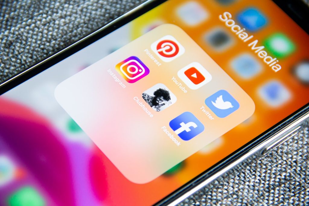 جدولة ونشر محتوى حسابات التواصل الاجتماعي